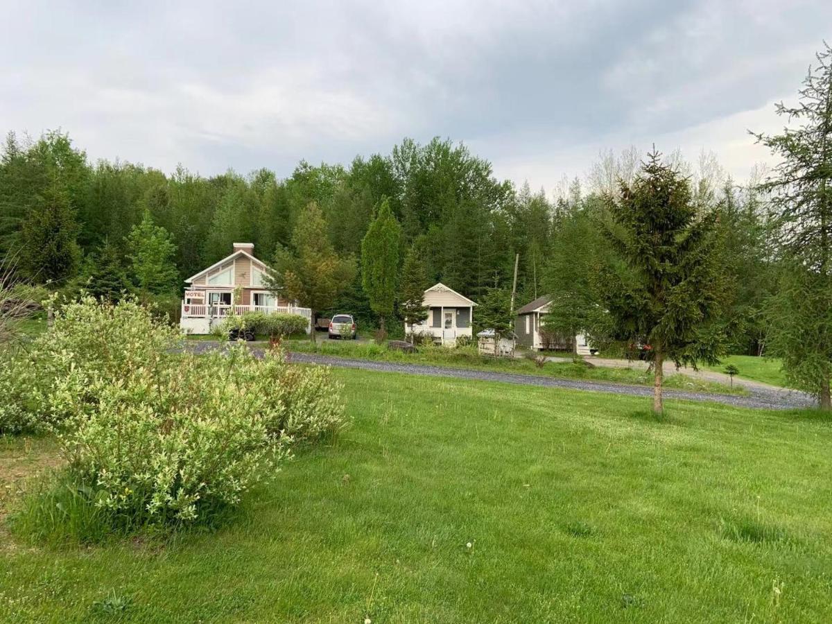 Motel & Chalets --Shefford-Waterloo- Habitation Forest Exterior photo