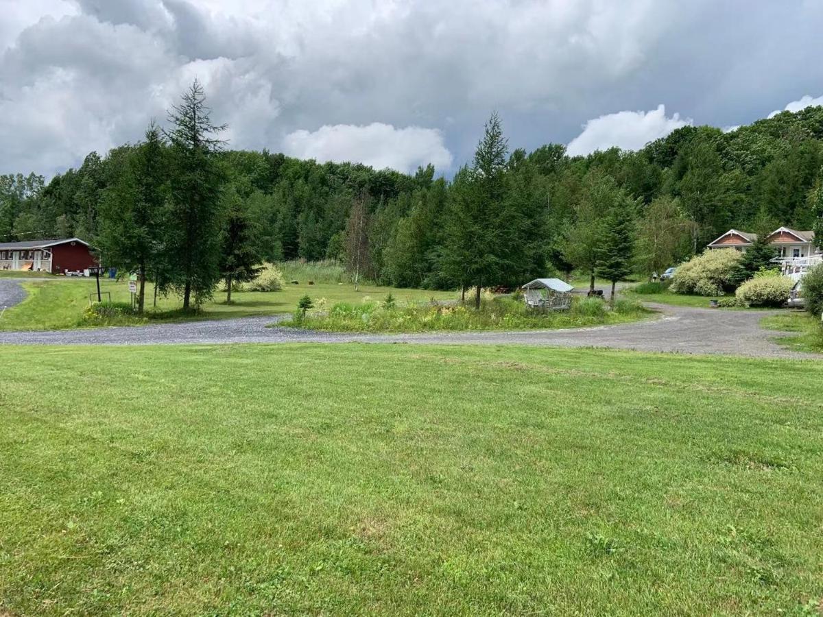 Motel & Chalets --Shefford-Waterloo- Habitation Forest Exterior photo